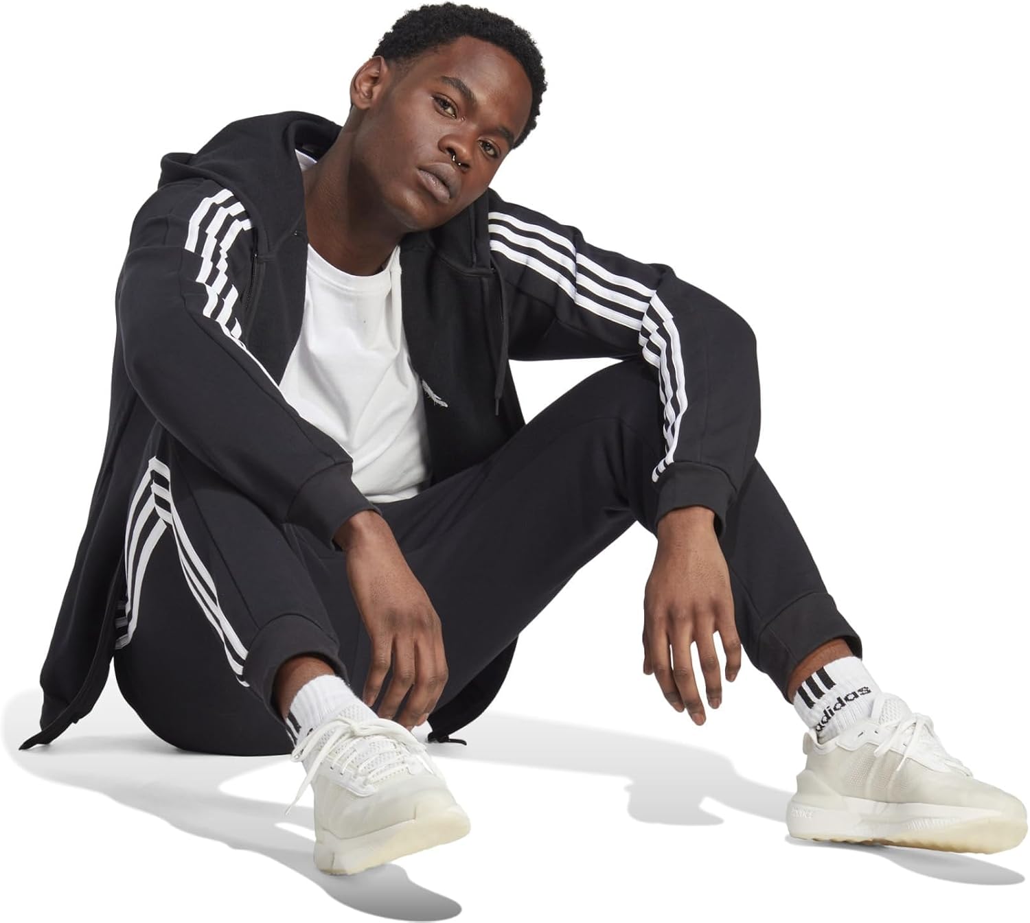 Men's Essentials Fleece 3-Stripes Tapered Cuff Pants