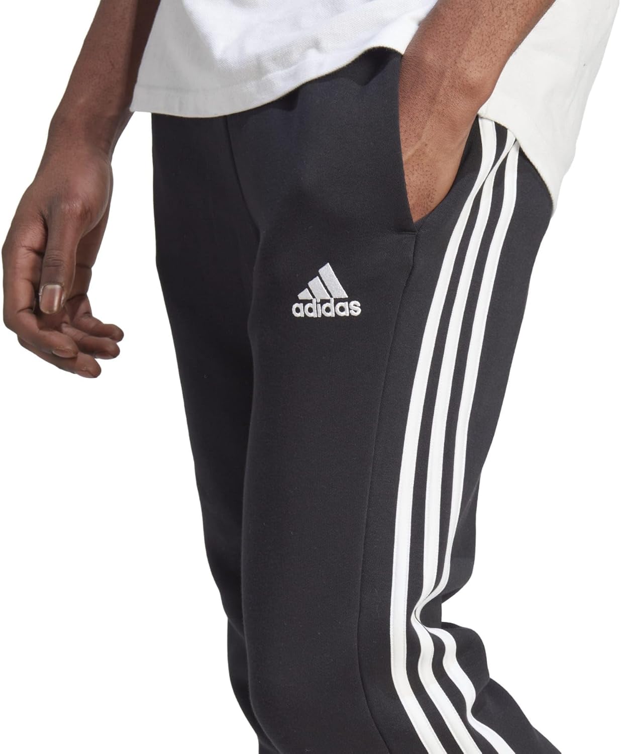 Men's Essentials Fleece 3-Stripes Tapered Cuff Pants